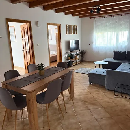 R-home Lejlighed Zamárdi